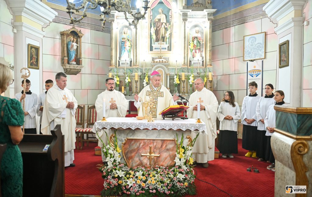 PROŠTENJE SV. ROKA U ČEHOVCU - BLAGOSLOVLJEN NOVI OLTAR