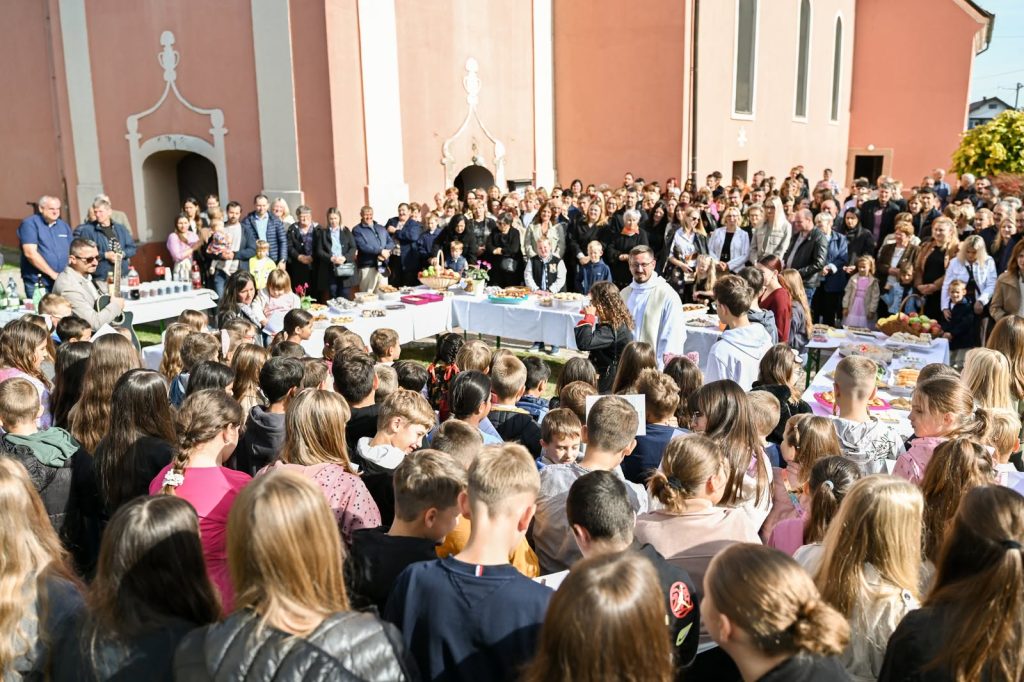 SVEČANO PROSLAVLJENA NEDJELJA ZAHVALE ZA BOŽJA DOBROČINSTVA